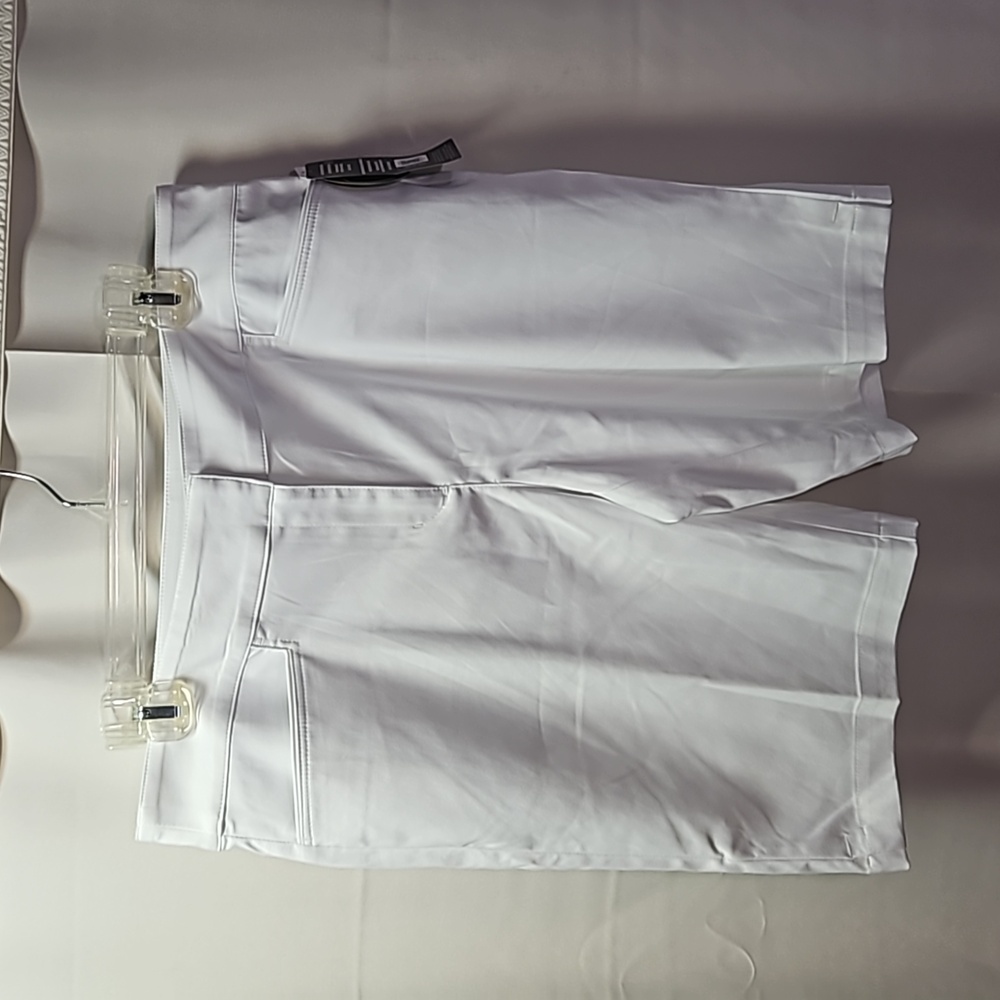 Perry Ellis GPA Tour Stretch White Size 10 Shorts NWT